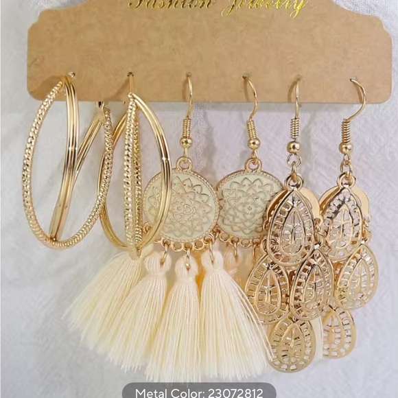 Gold and Cream Filigree Tassel Earrings
0431 - Picture 6 of 7